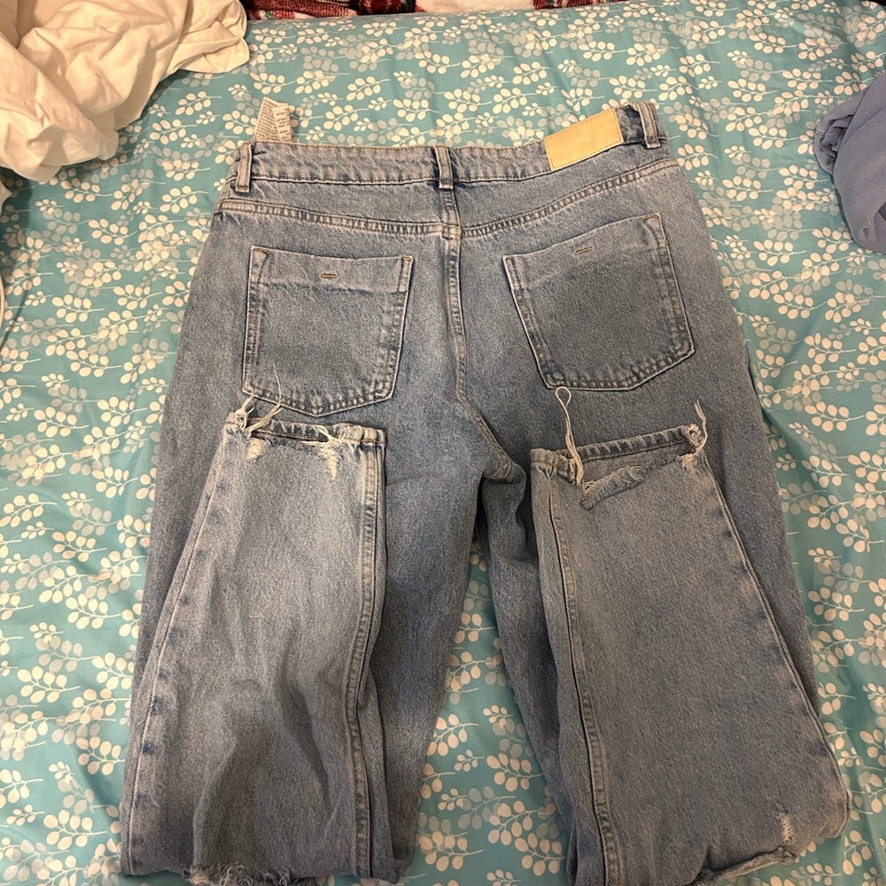 women’s zara ripped mom jeans